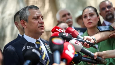 Özgür Özel terbiye sınırlarını aştı, Cumhurbaşkanı Erdoğan'a hakaret etti!