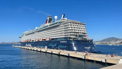 Dev kruvaziyer 2 bin 772 yolcuyla Bodrum'a geldi