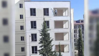 İnşaat işçisi canını hiçe sayarak çalıştı