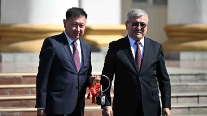 Kırgızistan Başbakanı Kasımaliyev, devlet kurumlarına 63 yeni aracın anahtarını teslim etti
