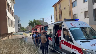 Apartman dairesinde çıkan yangında dumandan zehirlen 56 yaşıdaki adam hayatını kaybetti