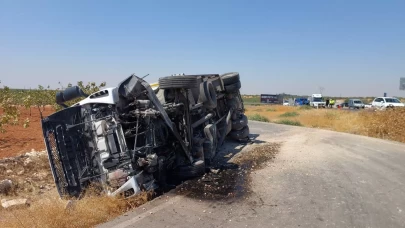 Gaziantep'te kamyonet, otomobil ile çarpışınca yan yattı: 1 yaralı
