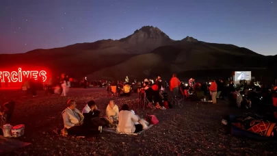 Tam 2 bin 650 metre yükseklikte meteor yağmuru