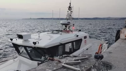 Feribottan denize atlayarak intihar girişiminde bulunan kadını, yolcu kurtardı!