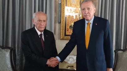 Ahlat’ta tarihi an: Lider Bahçeli ve Cumhurbaşkanı Erdoğan, Devlet Bey Konağı’nda buluştu