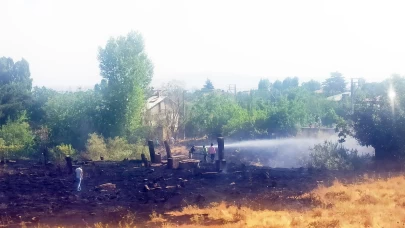 Tarihi mezarlıktaki yangın korkuttu