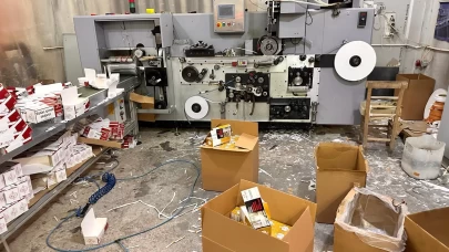 Karton bardak için kiraladı, kaçak makaron üretti