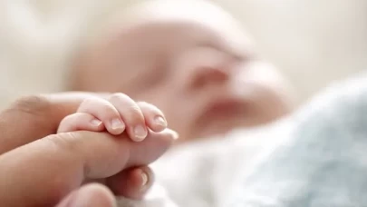 Bebekler anne karnında sesleri işitir mi?