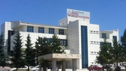 D100’de kontrolden çıkan hafif ticari şarampole devrildi: 2’si çocuk 4 yaralı