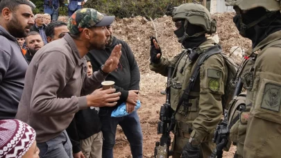 İsrail ordusu, gözaltına aldığı Filistin Kültür Bakanı’nı serbest bıraktı