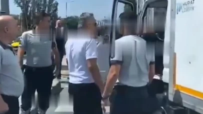 Tartıştığı sürücünün önünü kesip aracına saldıran kamyonet şoförü gözaltında