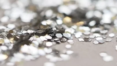 Gümüş tutunmaya çalışıyor