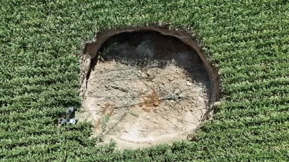 Karaman'da mısır tarlasında obruk şaşkınlığı