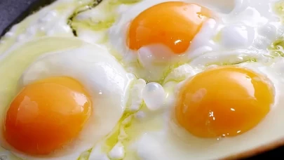 Sahanda yumurta tarifi! Pratik ve çok lezzetli