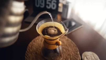 Evde kahve demleme yöntemleri (French press, pour-over vs.)