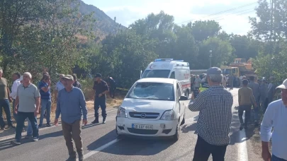 Cenazeye gidenlere otomobil çarptı: 1 ölü, 4 yaralı