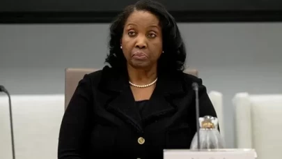 Fed yöneticisi Cook, Trump'a karşı direniyor!