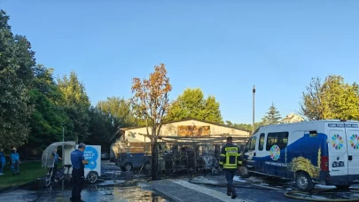 Belediyenin temizlik araçları küle döndü