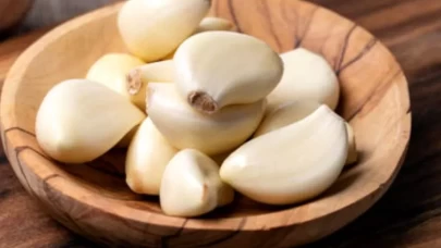 Sarımsakla cilt bakımı! Evde hazırlayabileceğiniz 4 maske tarifi