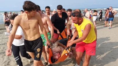 Karadeniz'de can pazarı: 2 arkadaş baygın halde denizden çıkartıldı