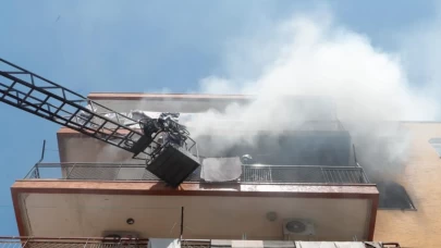 Antalya'da korku dolu anlar! Evinin alev alev yandığını çaresizce izledi