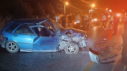 Kırıkkale'de otomobiller kafa kafaya çarpıştı: 3 yaralı