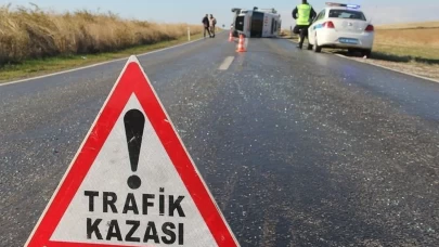 Hatay'da otomobil ile çekicinin çarpıştığı kazada 3 kişi öldü, 3 kişi yaralandı