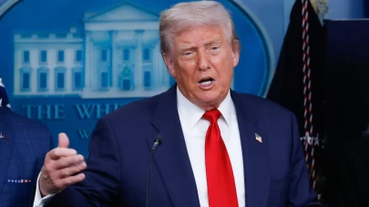 Trump’tan sürpriz karar! Ticaret savaşına geçici fren