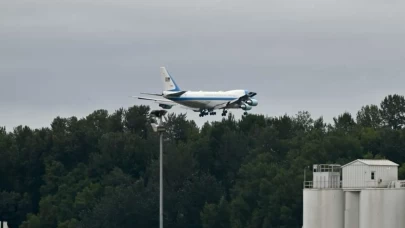 Trump, Putin ile görüşme yapacağı Alaska'ya ulaştı