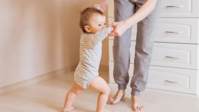 Bebeklerde İlk Adımlar: Yürüme Süreci ve Dikkat Edilmesi Gerekenler