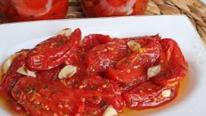 Közlenmiş domatesli kahvaltılık tarifi