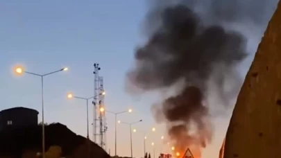 Elazığ’da seyir halindeki otomobil alev alev yandı