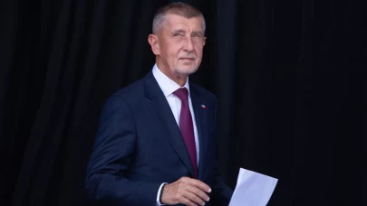 Çekya'nın eski Başbakanı Babis'e miting sırasında koltuk değnekli saldırı