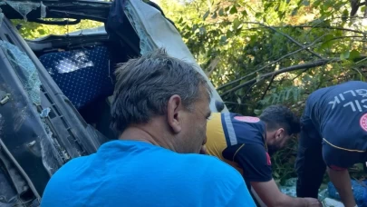 Artvin'de beton mikseri uçuruma yuvarlandı: 1 yaralı