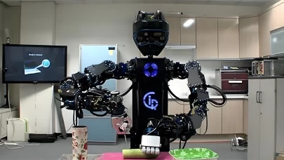 Geleceğin teknolojisinin sergilendiği IFA Berlin’de ev işi yapan robotlar tanıtıldı