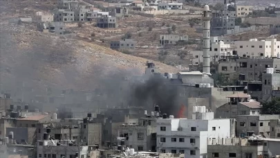 İsrail ordusu Batı Şeria'da bir caminin minaresini yıktı