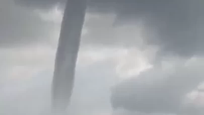 Hatay’da denizde çıkan hortum kamerada