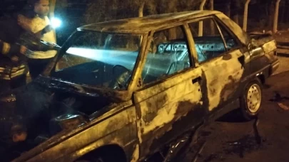 Adana Sarıçam’da park halindeki otomobil yandı, kullanılamaz hale geldi
