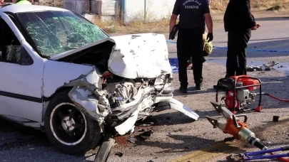 Kırıkkale'de iki otomobilin çarpıştığı kazada sürücüler öldü