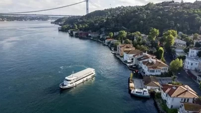 İstanbul Boğazı'nda tekne kararı
