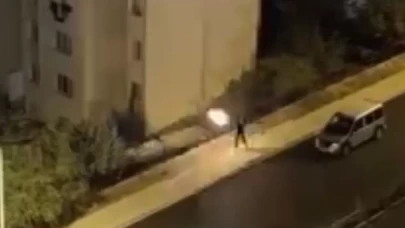 Elazığ'da 1 kişinin yaralandığı eve pompalı tüfekli saldırı anı kamerada