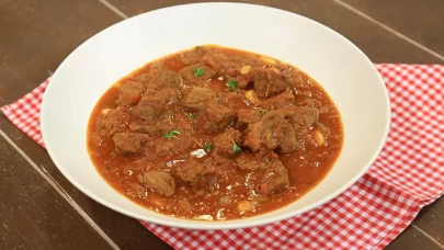 Gulaş Nedir? Gulaş Yemeği Tarifi ve Malzemeleri