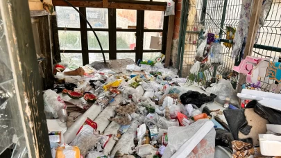 Ankara’da çöp dolu evden yayılan kötü koku mahalleyi ayağa kaldırdı