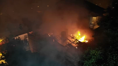 Çorum'da 3 katlı bina alev alev yandı