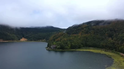 Sonbaharda Abant Gölü’nün eşsiz güzelliği havadan görüntülendi