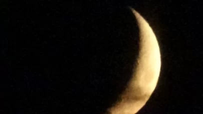 Van Ssemalarında hilal ayın büyüleyici dansı