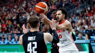 A Milli Basketbol Takımı'na futbol camiasından tebrik