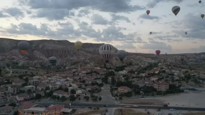 Kapadokya'da balon turlarına "sağanak" molası