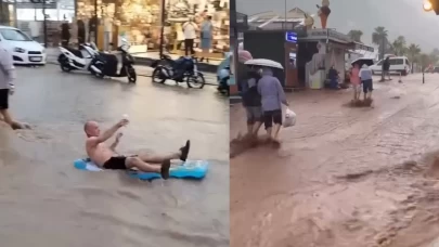 Fethiye’de turistler sel sularında eğlendi