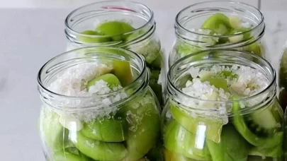 Yeşil domates turşusu nasıl yapılır? Sofralarınıza lezzet katacak tarif